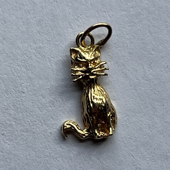 .9 Grams Vintage 14K Yellow Gold Cat Charm - Picture 2 of 6
